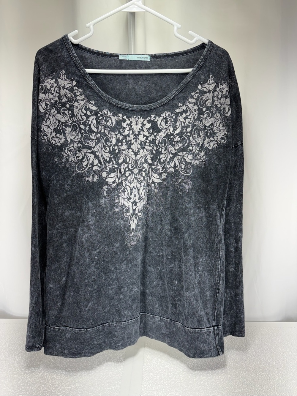 Maurices Charcoal Washed Scoop Neck Long Sleeve Top White Floral Medallion 4774